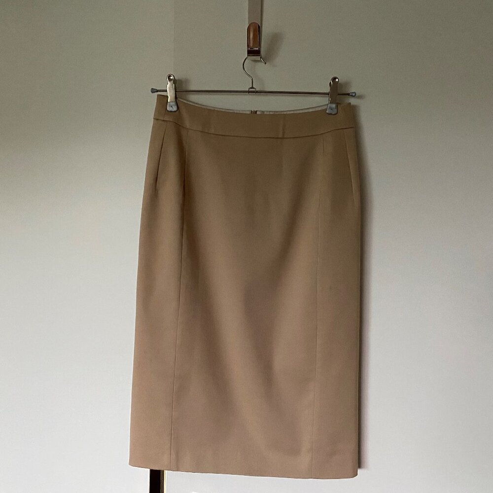 Jupe midi beige classique et stretch